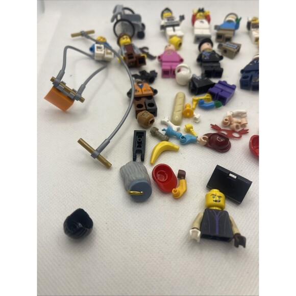 Lego Minifigures Random Lot Of 15 Plus Accessories & Parts - Picture 2 of 12